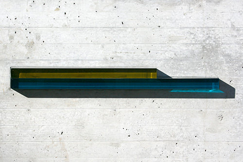 Einkommen Auskommen, Kunst am Bau Arbeiterkammer Wien Pl&ouml;sslgasse 2015, Schmelzglas in Betonseitenwand des Lichthofes